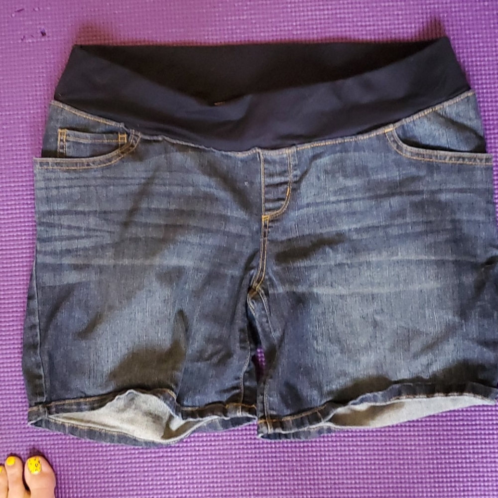 Maternity short